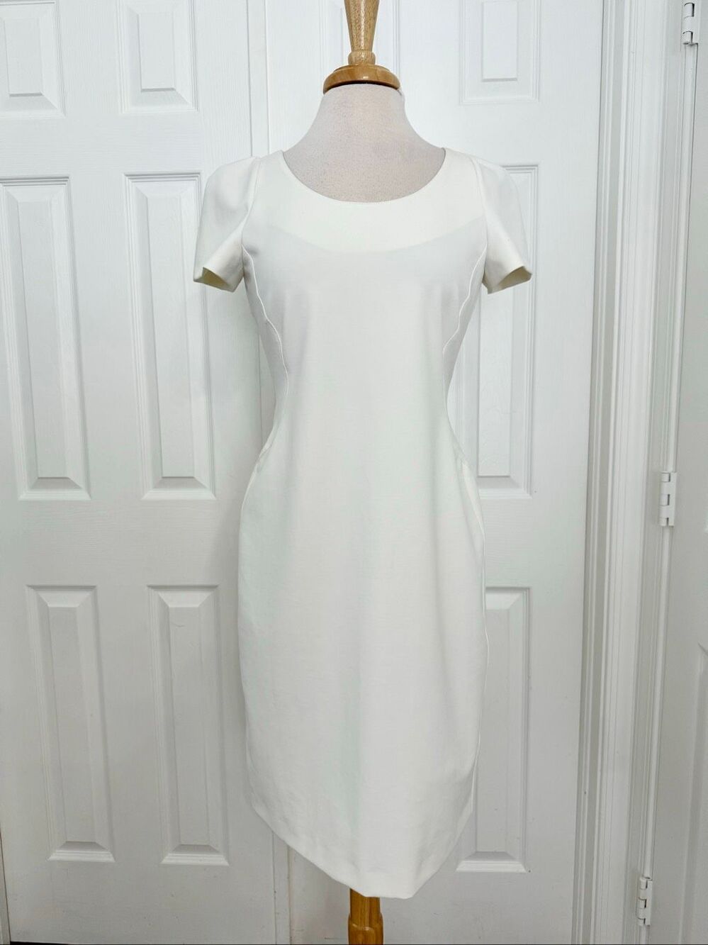 Armani Collezioni Ivory Sheath Dress 6 42 Structured Short Sleeve